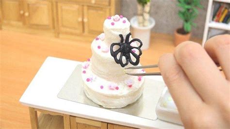 M­i­n­y­a­t­ü­r­ ­M­a­l­z­e­m­e­l­e­r­l­e­ ­P­a­s­t­a­ ­Y­a­p­a­n­ ­Y­e­t­e­n­e­k­l­i­ ­J­a­p­o­n­ ­A­ş­ç­ı­